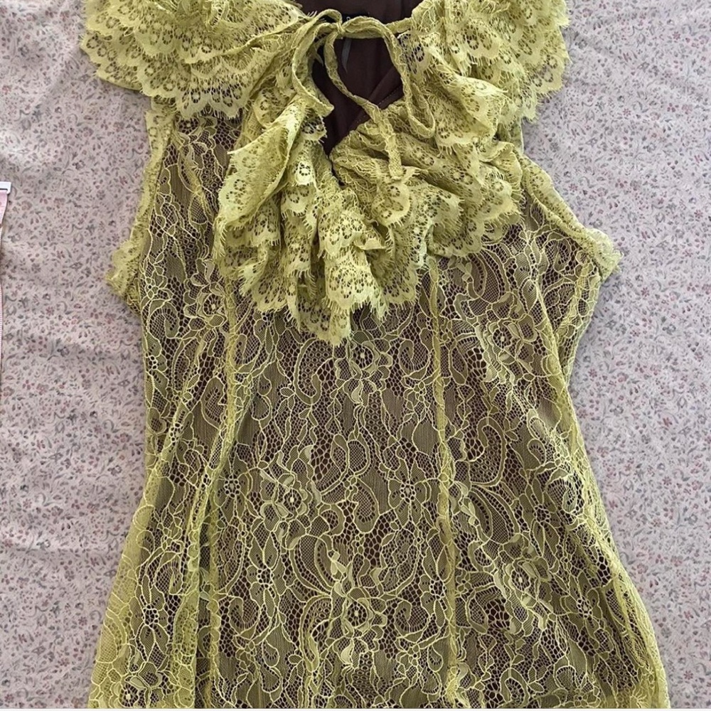 RYU Anthropologie Bright Green Lace Ruffle Blouse Keyhole Tie Neck Size Small